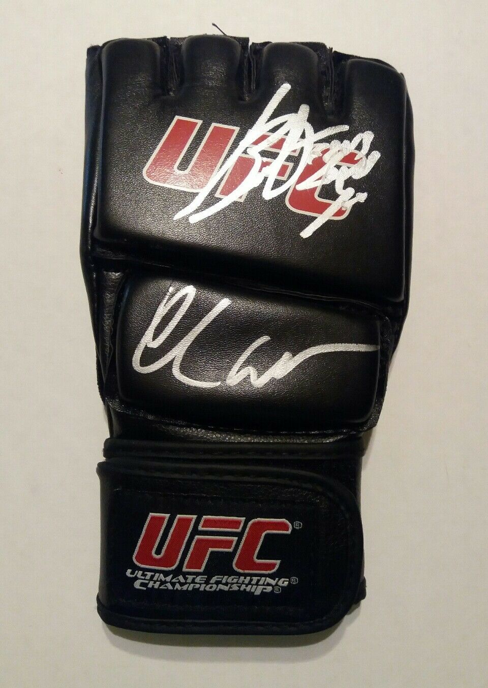 Vitor Belfort & Chris Weidman “dual”! Auto/signed Ufc Glove!!! Authentic!! Rare!
